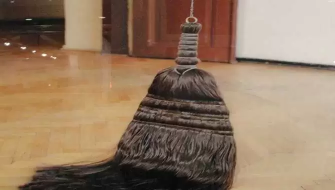 Saçını Süpürge Etmek Deyimin Anlamı ve Örnek Cümleler