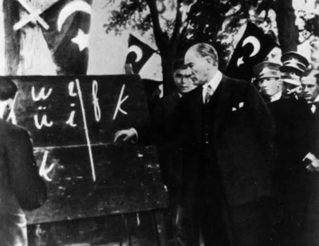 Atatürk’ün Öğretmenler İle İlgili Özlü Sözleri